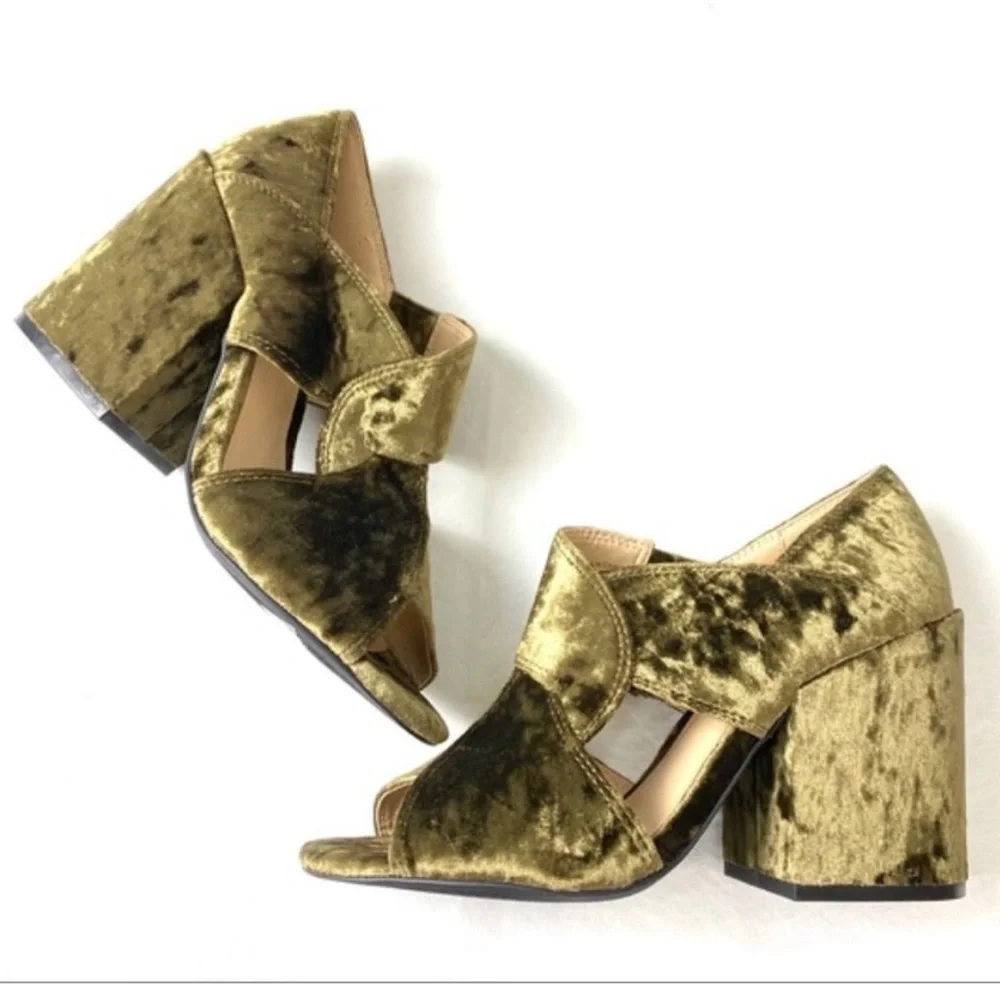 Cabi Interlock Block Crushed Velvet Heels Moss size 7.5 - Picture 4 of 5